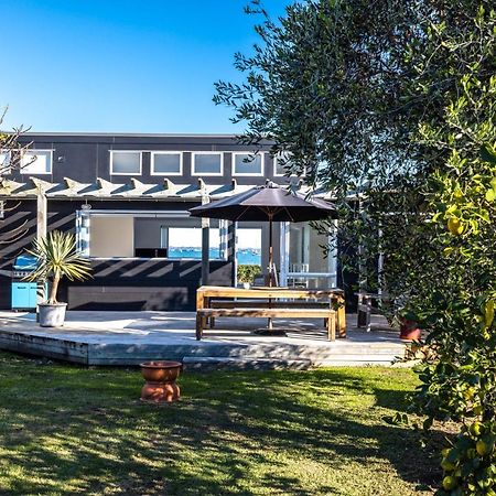 Driftwood Beach House With Spa Pool - Absolute Beachfront! Blackpool Exterior photo